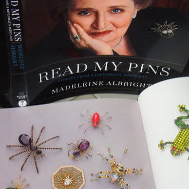 O poder de um broche: como Madeleine Albright transformou acessórios em mensagens