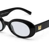 Óculos de grau com armação preta e lentes redondas