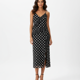 Vestido longo preto com alças finas e poás, transpassado diagonal e fenda frontal
