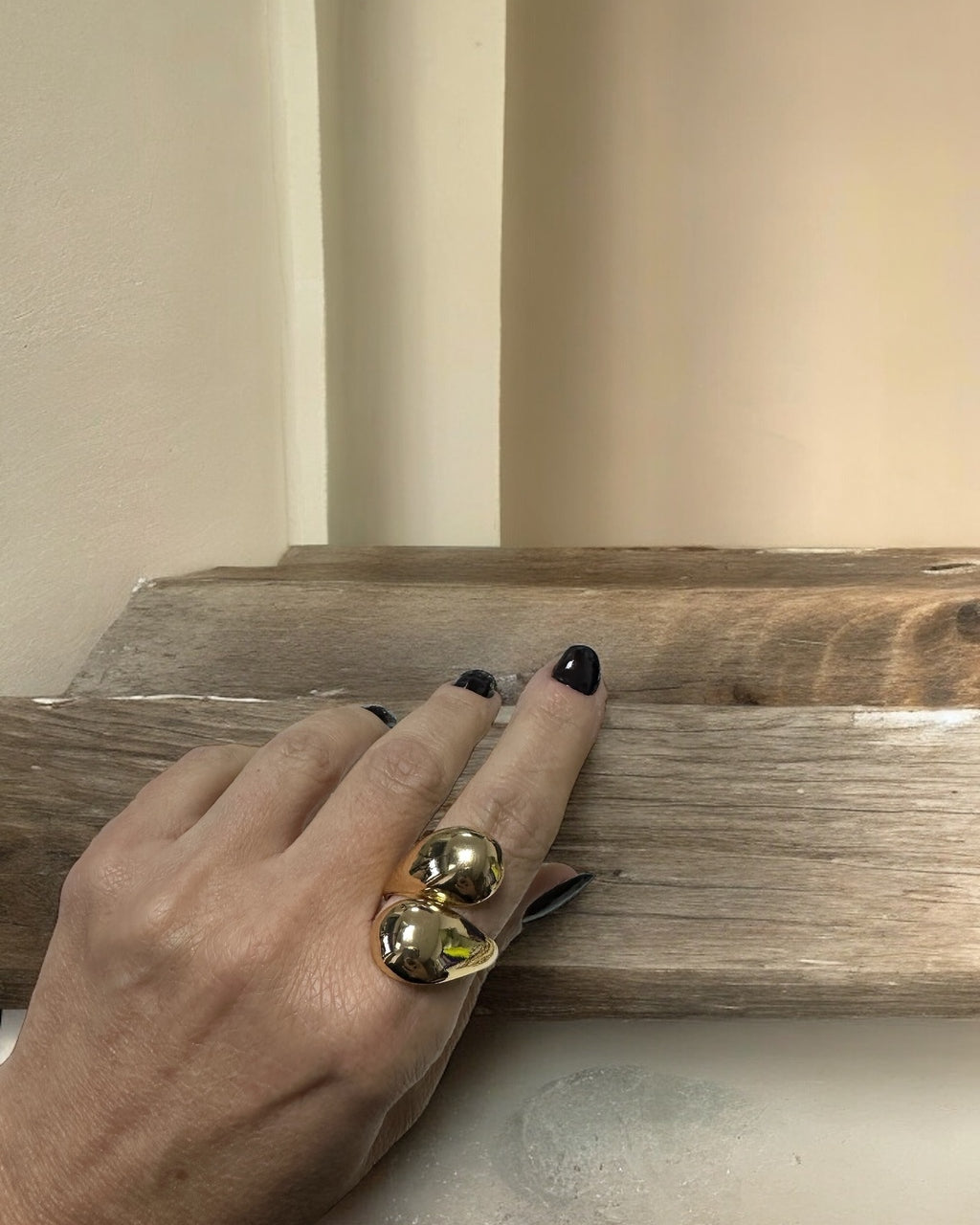 Anel dourado Mikonos maxi com pedra oval verde