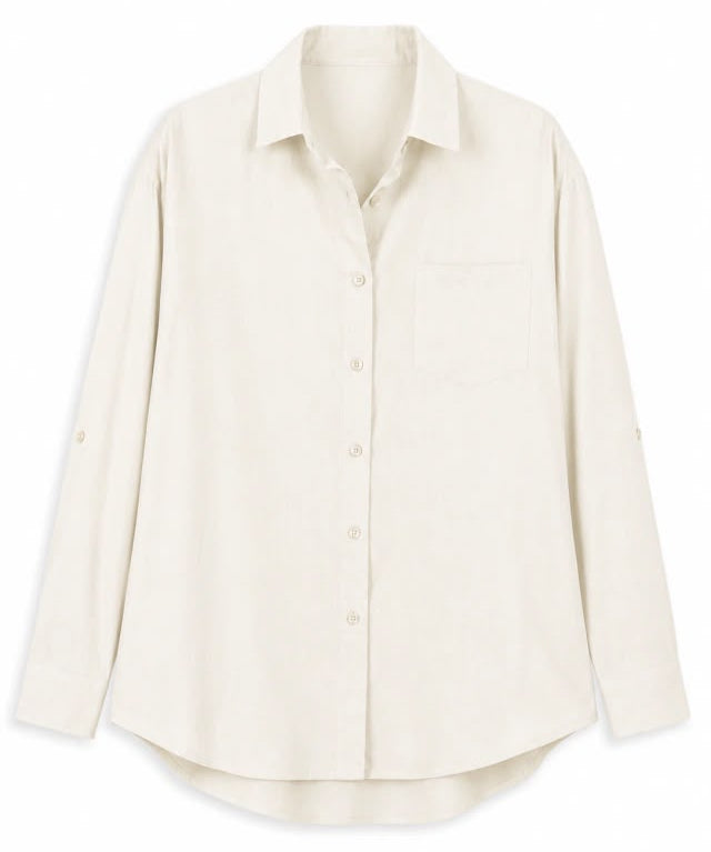 Camisa creme de botão com gola e bolso no peito