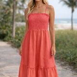 Vestido Maura vermelho de alças finas, saia midi com babados e cintura franzida