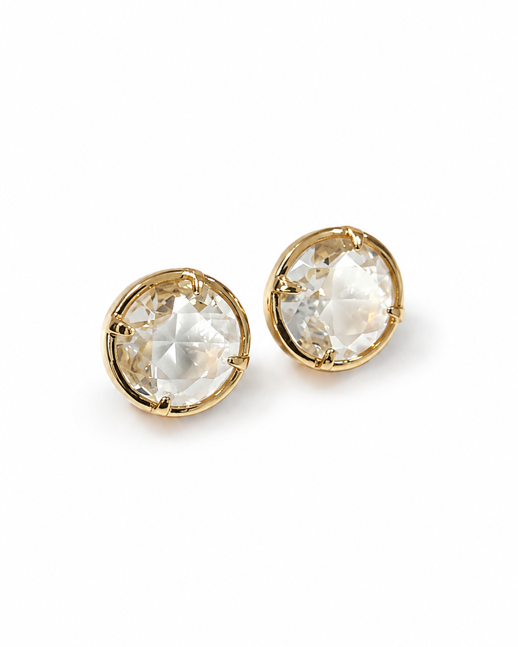 Par de brincos com pedra cristal transparente e aro dourado
