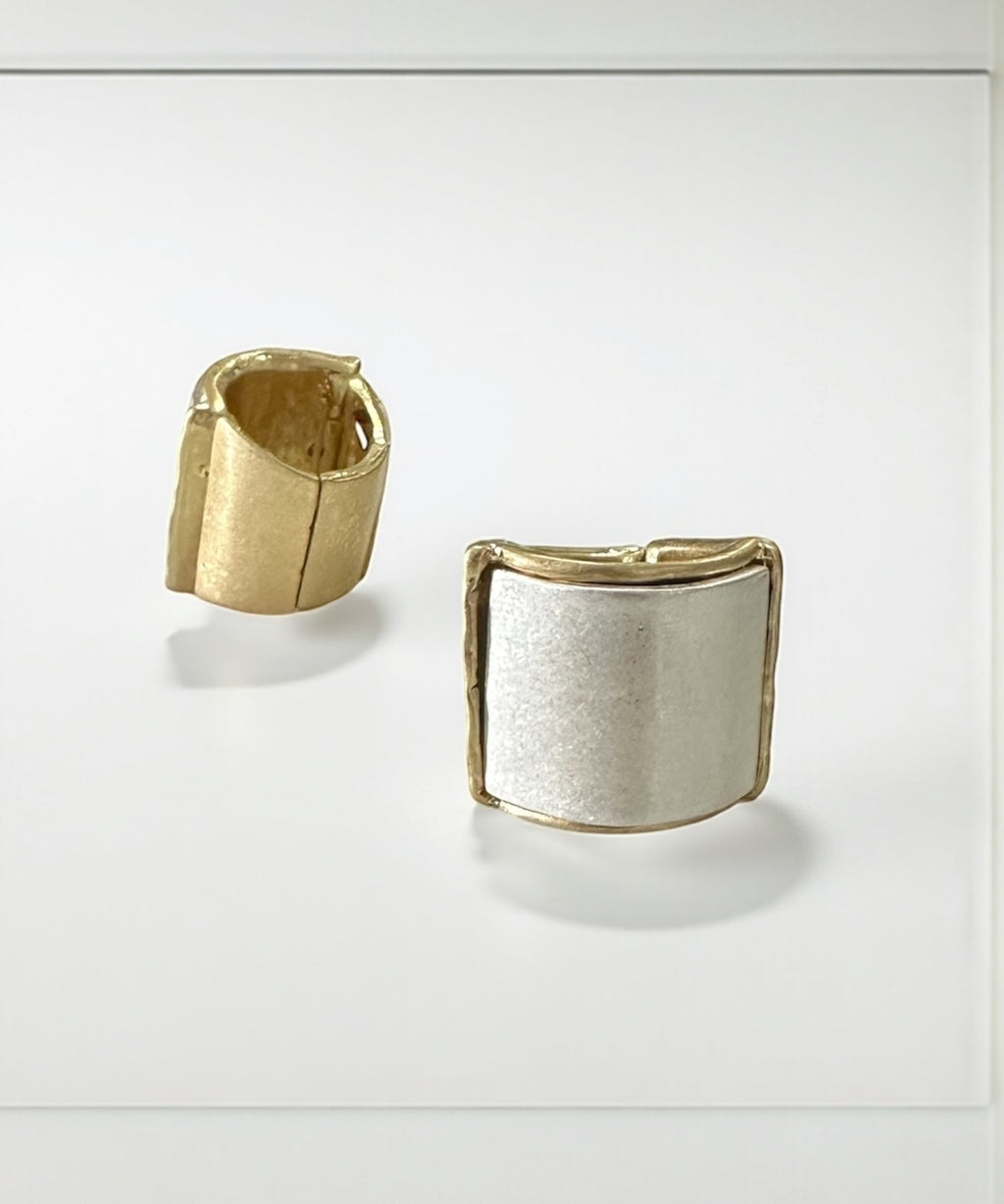 Anel quadrado com face dourada e base prateada fosca, conjunto de dois