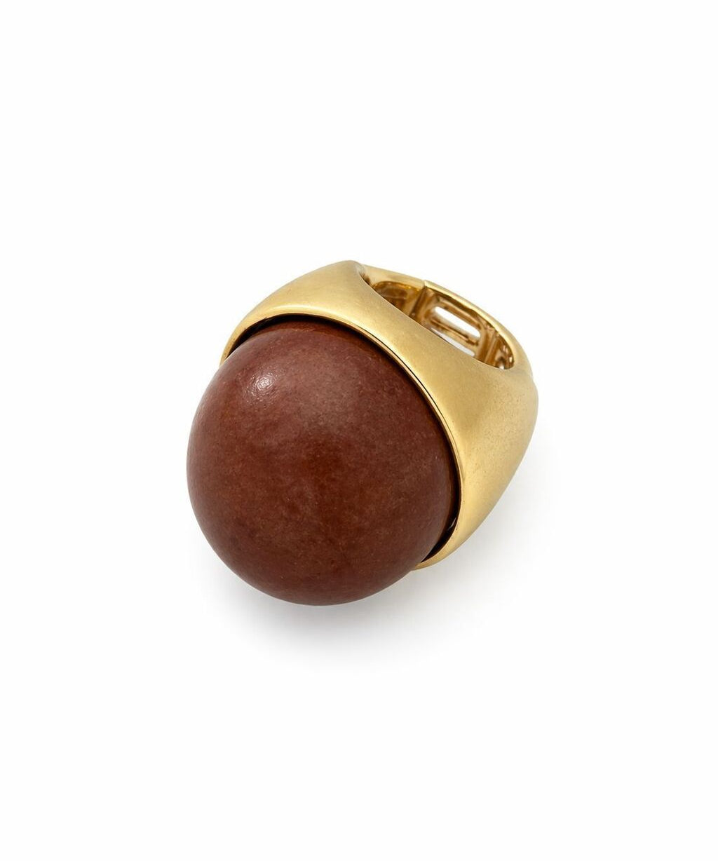 Anel Nuria com aro dourado e pedra oval marrom lisa
