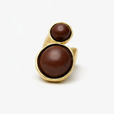 Anel duplo com duas pedras ovais marrons e aro dourado