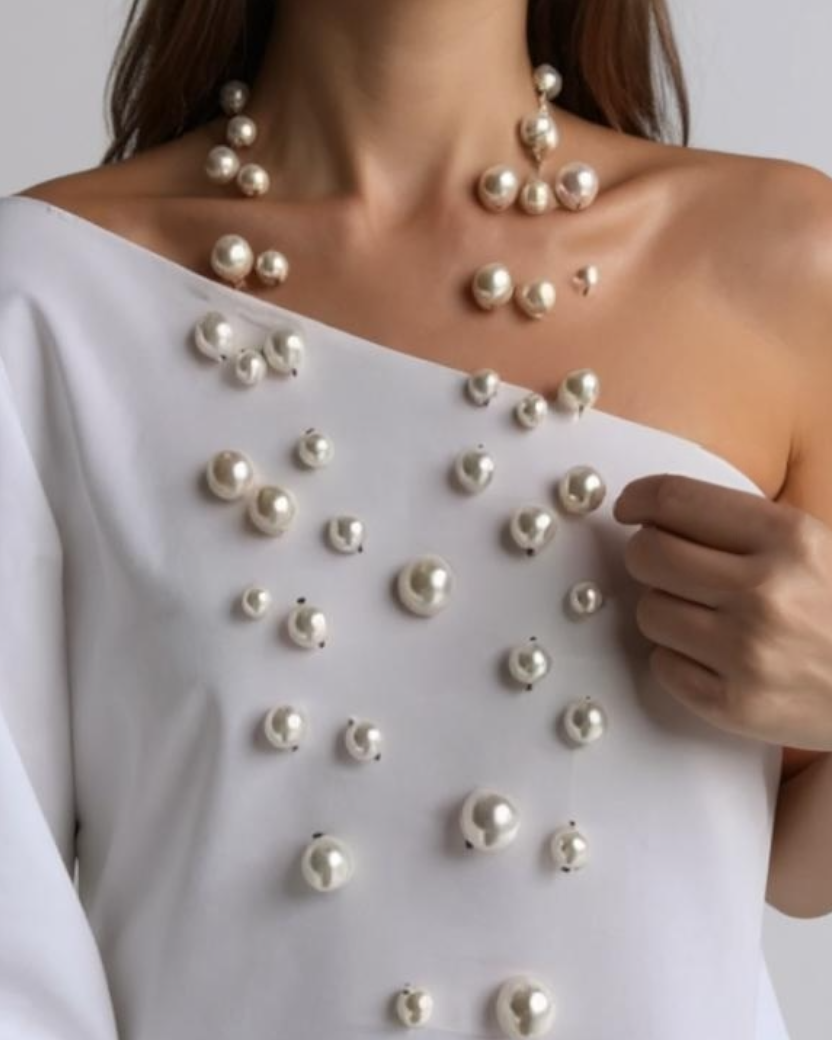 Colar New Duke com contas esféricas estilo pérola e pingentes em gota