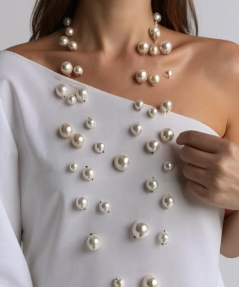 Colar New Duke com contas esféricas estilo pérola e pingentes em gota