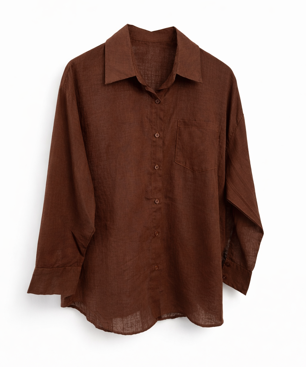 Camisa marrom com botões e bolso no peito, manga 3/4