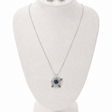 Conjunto de colar e brinco Begônia prateado com pingente de flor azul e detalhes verdes