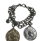 Pulseira de elos com dois pingentes circulares, prateado e dourado
