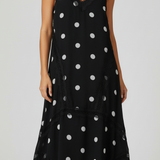 Vestido amplo preto com poá branco, decote V com botões e alças finas