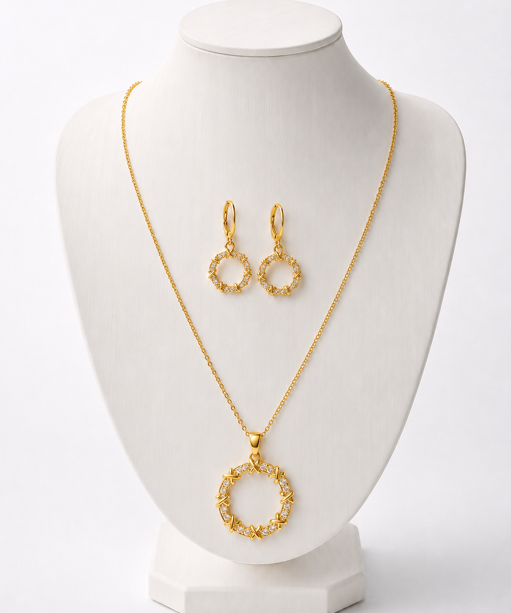 Conjunto de colar e brinco dourados, corrente fina e pingente oval com aro