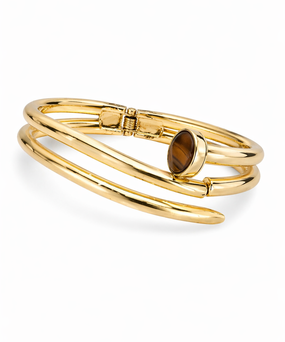 Pulseira tripla estilo prego dourada com pedra oval preta e fecho quadrado central