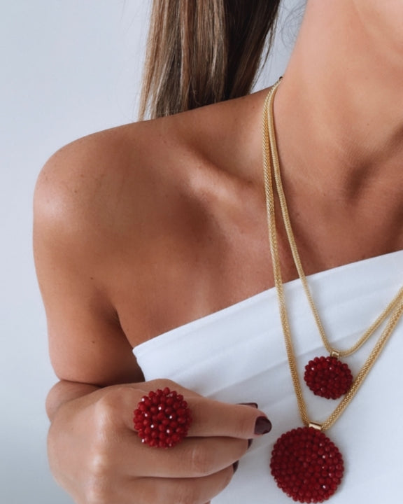 Colar Erida Red com pingente de contas vermelhas