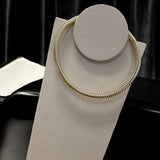 Colar slim dourado em corrente com pingente redondo liso