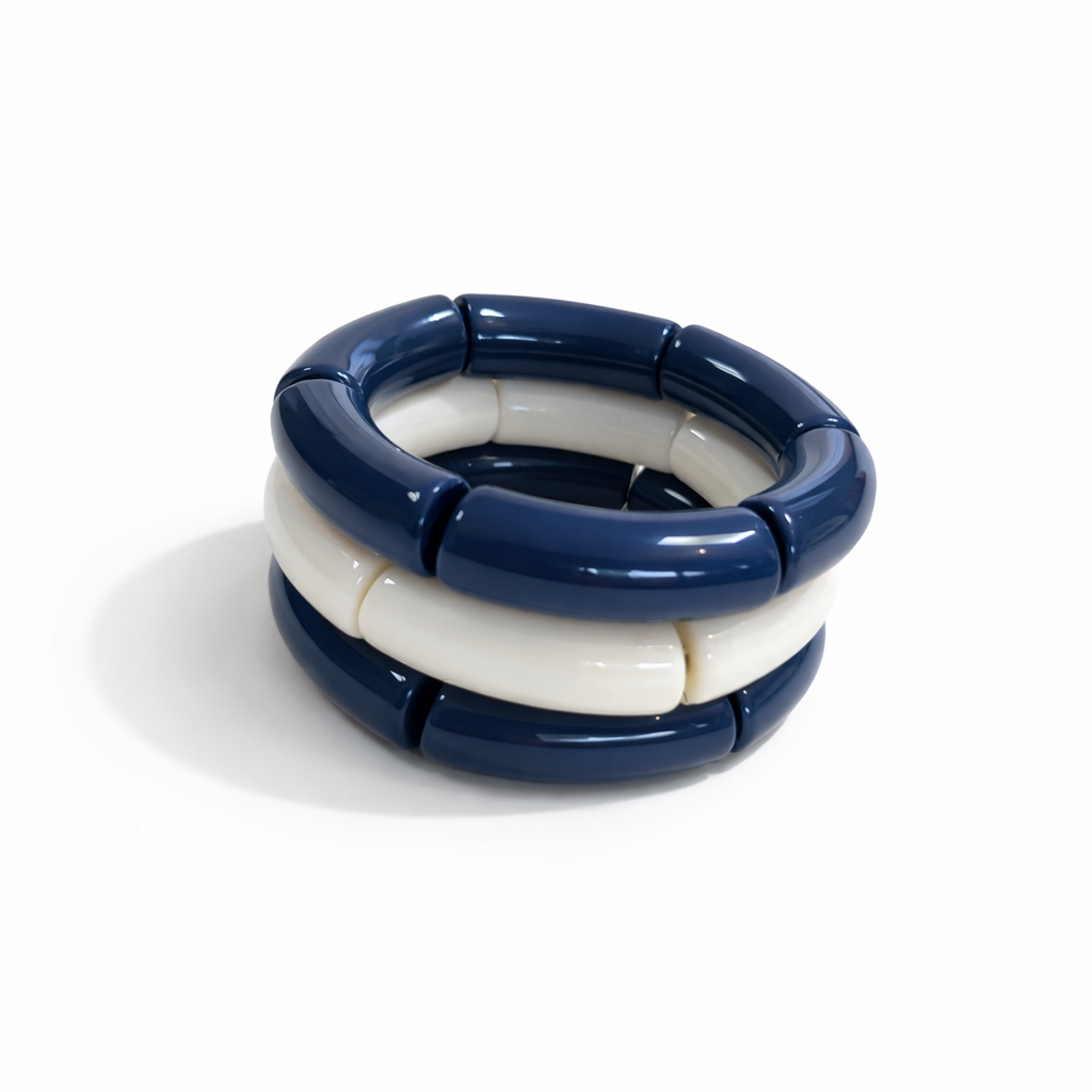 Trio de pulseiras de resina azul-marinho e off-white, três argolas empilhadas