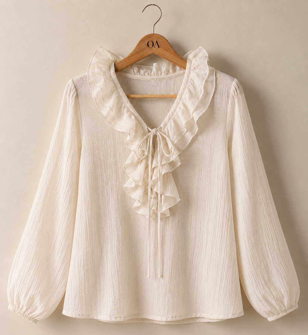 Blusa off white com gola franzida e babados na frente, mangas bufantes