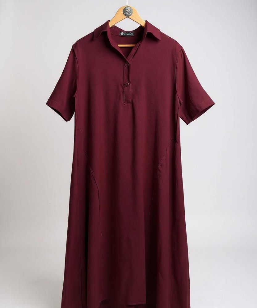 Vestido Fran bordô longo de botões, manga curta e gola polo