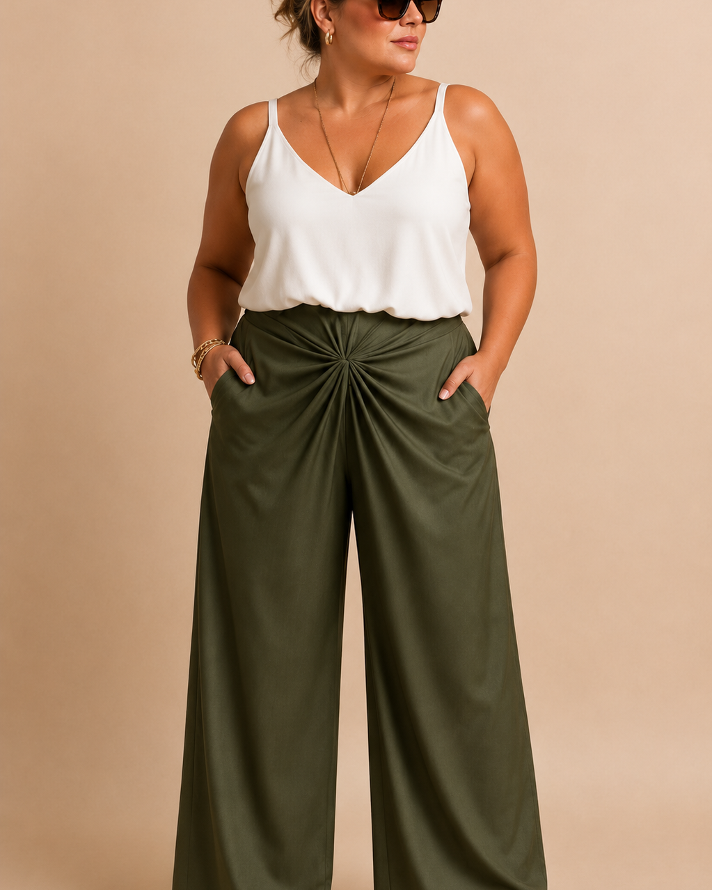 Calça Carol verde militar de pernas largas, cós franzido e dobra frontal na cintura.