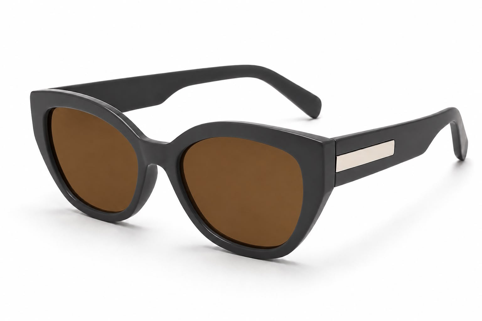 Óculos com armação preta fosca e lentes marrons, formato gatinho