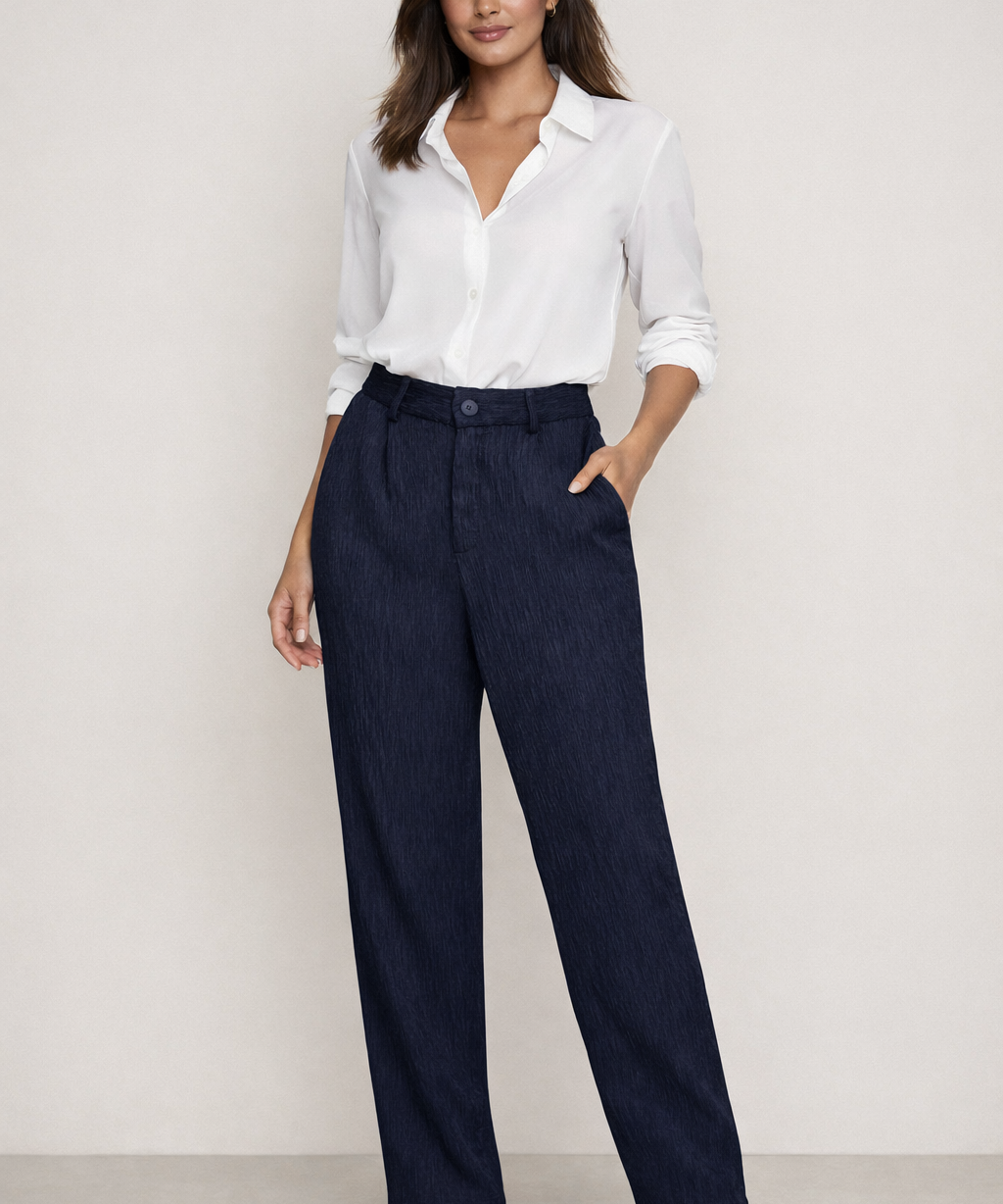 Calça azul-marinho de cintura alta, perna reta, bolsos frontais