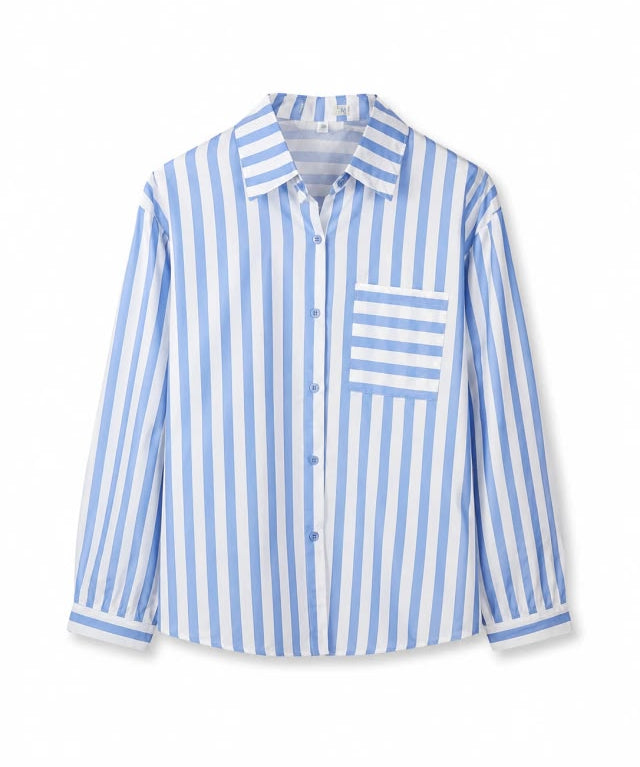 Camisa listrada azul e branca, bolso no peito, gola e botões, mangas longas.