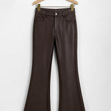 Calça Gregória café, pantalona de cintura alta com botão frontal e costura central.