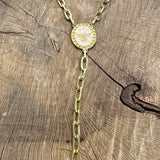 Colar Espírito Santo com corrente dourada e pingente oval com símbolo