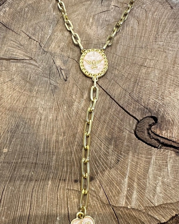 Colar Espírito Santo com corrente dourada e pingente oval com símbolo