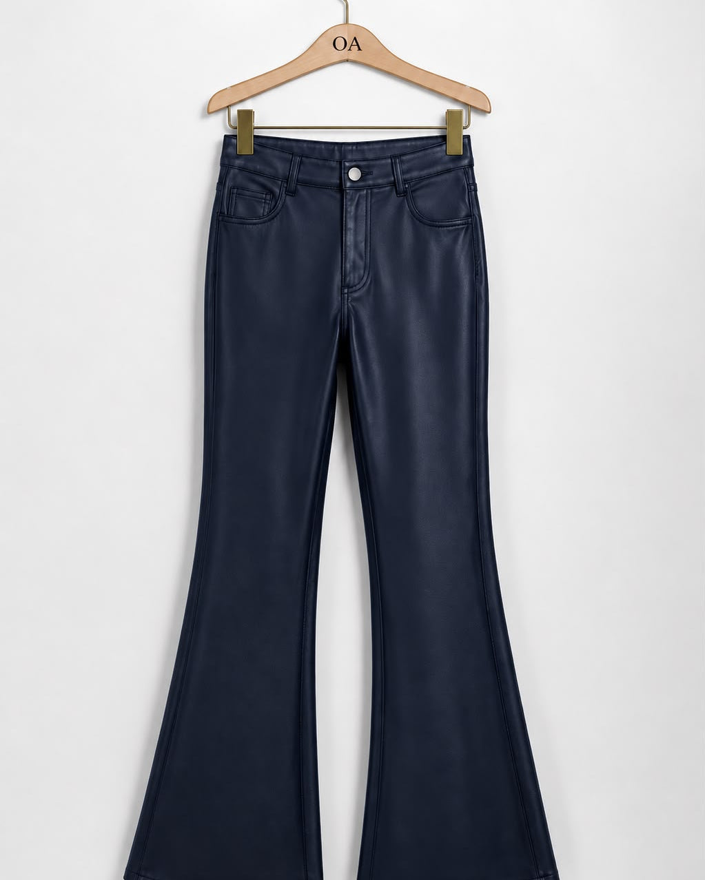 Calça Gregória marinho, pantalona de cintura alta com botão e zíper frontal.