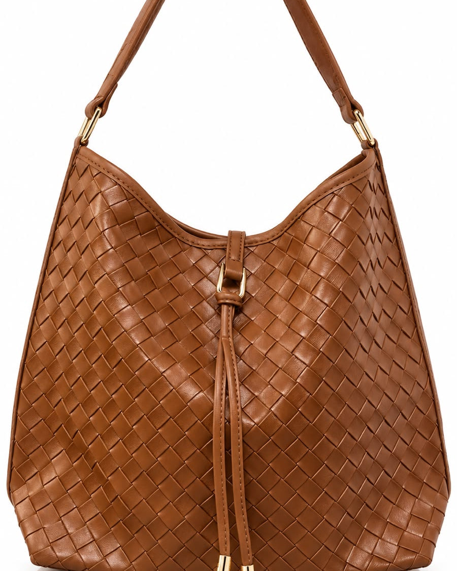Bolsa hobo de couro trançado caramelo, alças de ombro e zíper na frente