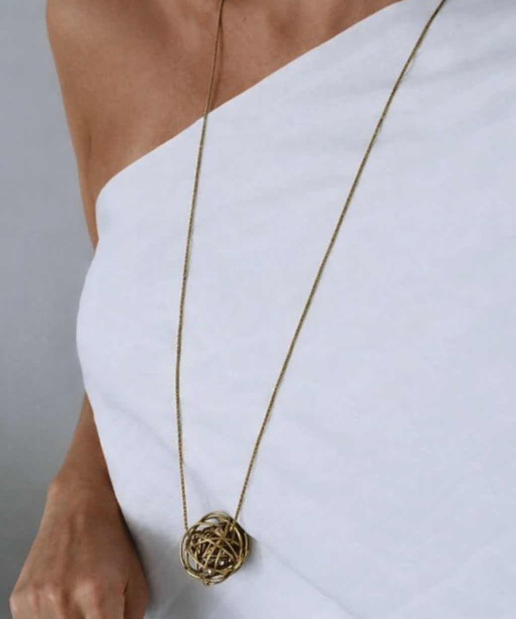 Anel Felicia dourado em metal com design trançado