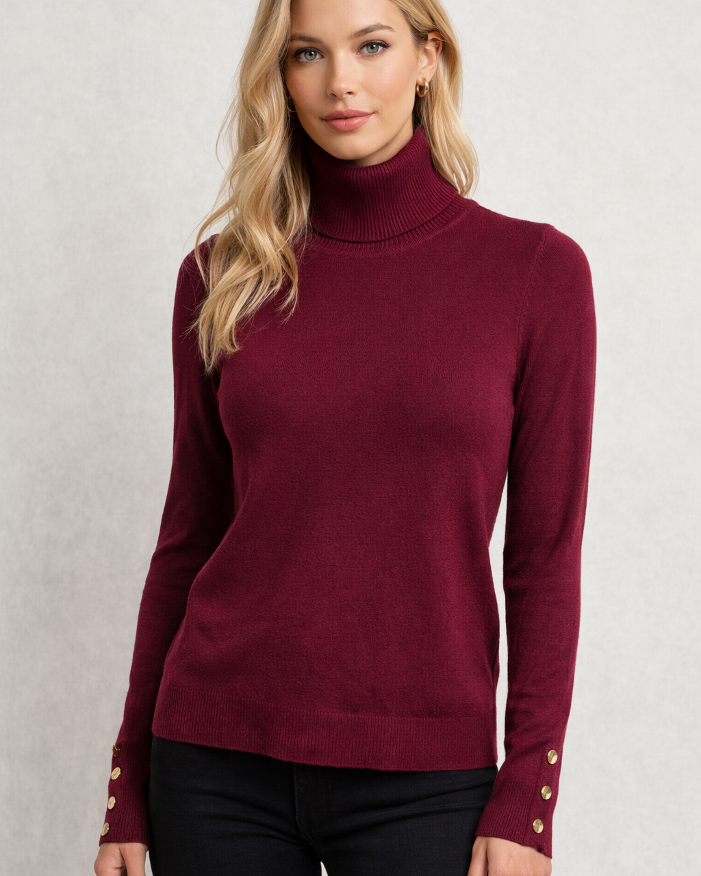 Blusa de tricô marsala com gola alta e mangas longas, punhos com botões dourados