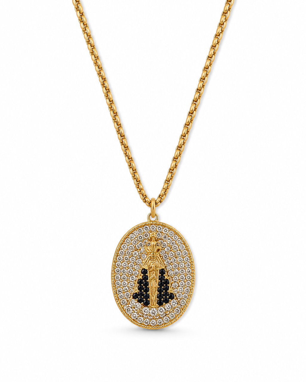 Colar com pingente oval dourado, detalhes brilhantes e faixa preta no centro