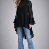 Vestido bata preto com gola alta franzida e mangas longas em tule