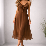 Vestido midi marrom com alças finas e babados no decote