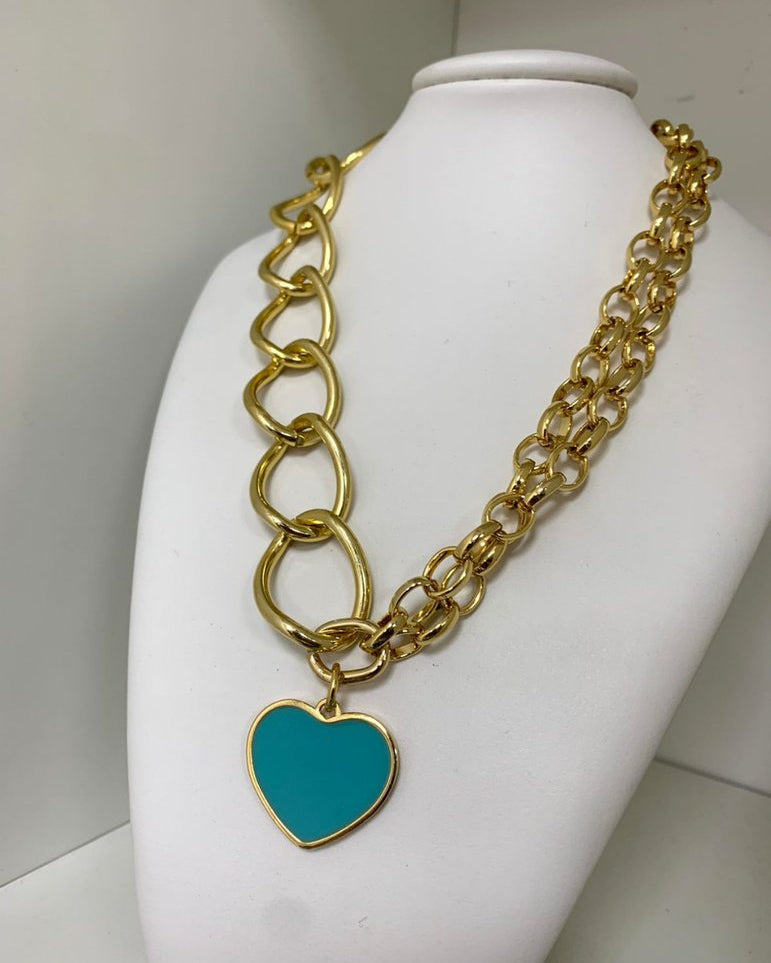 Colar Noa dourado com correntes e pingente de coração azul-turquesa