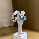 Brinco de argola prateado com detalhe azul, par
