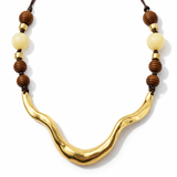 Colar Jacira marrom e bege com contas e pingente dourado ondulado