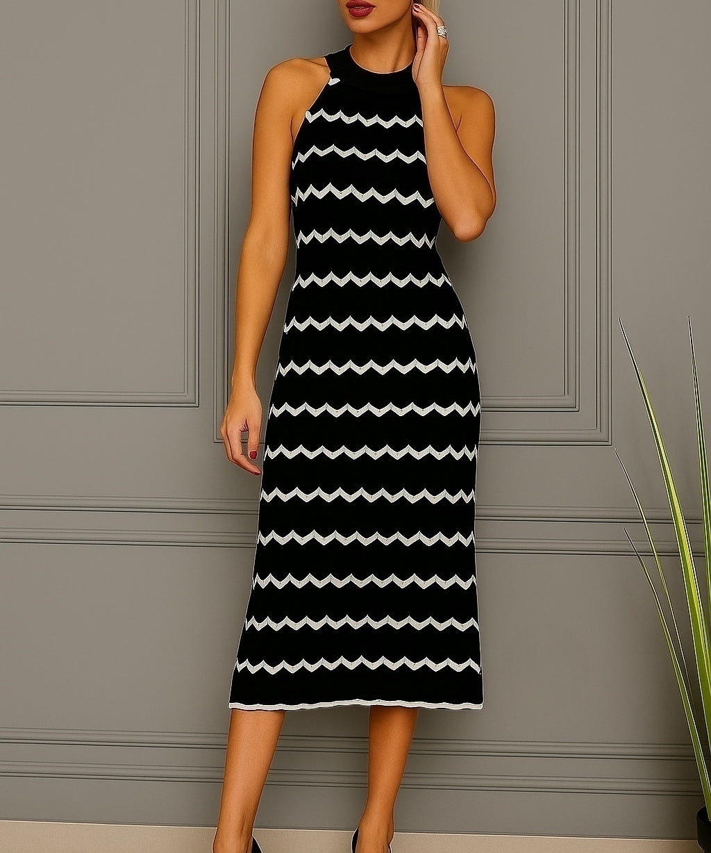 Vestido midi regata preto com listras onduladas brancas e gola redonda