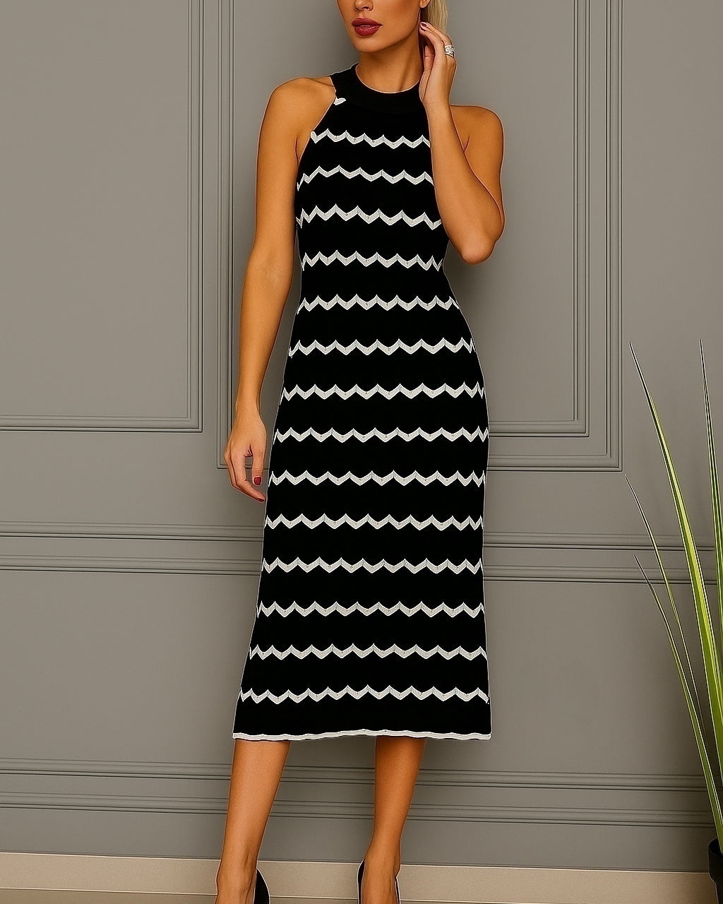 Vestido midi regata Justine preto com listras onduladas brancas e saia evasê