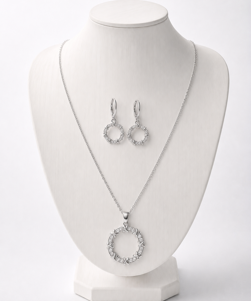 Conjunto de colar e brincos prata: pingente circular com brilho e argolas vazadas