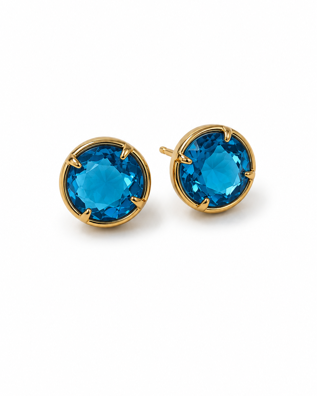 Par de brincos com pedra cristal azul claro e aro dourado