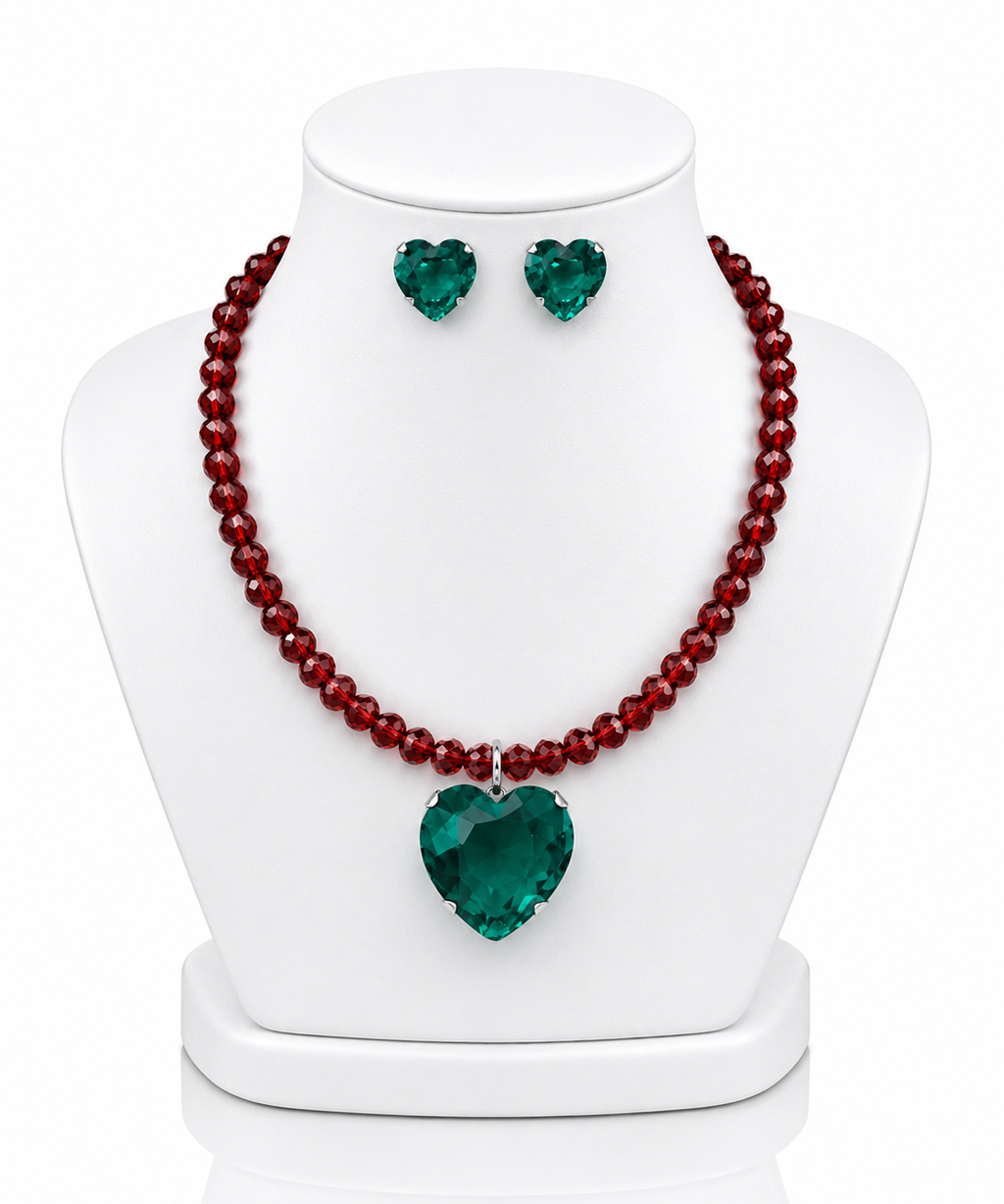 Conjunto de colar e brincos de coração verde com contas vermelhas