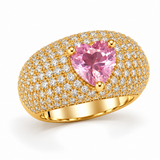 Anel Love glam dourado com pedra rosa-claro em formato de coração e pavê de cristais