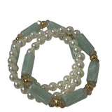 Pulseira de pérolas com contas retangulares verde-água e detalhes dourados
