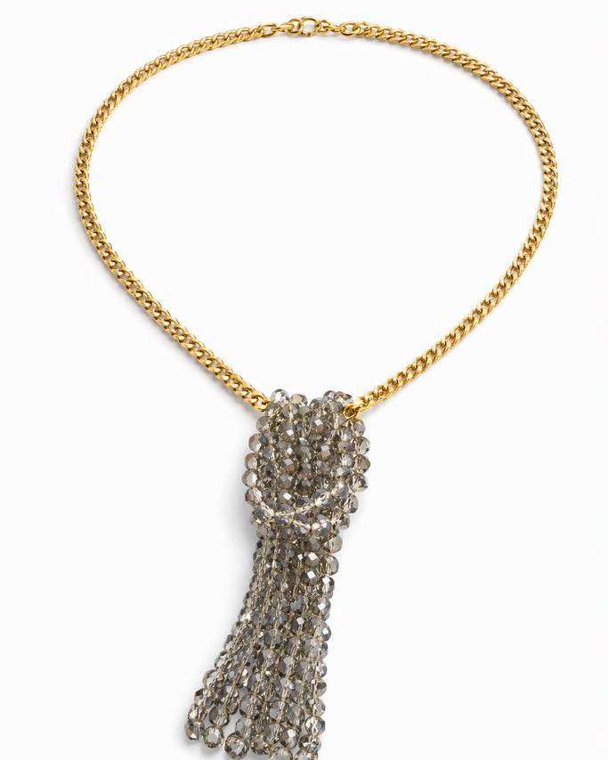 Colar Ana Elisabeth com corrente dourada e pingente oval de cristais transparentes