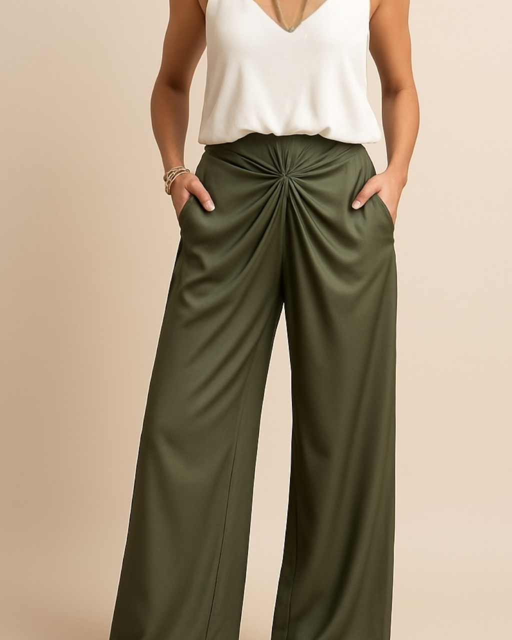 Calça Carol verde militar de pernas largas, cós franzido e caimento solto.