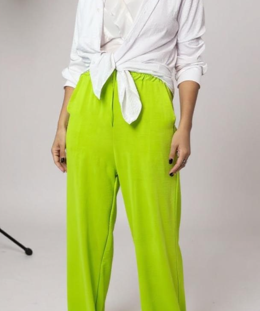 Calça verde-limão de cintura alta com laço frontal e pernas largas